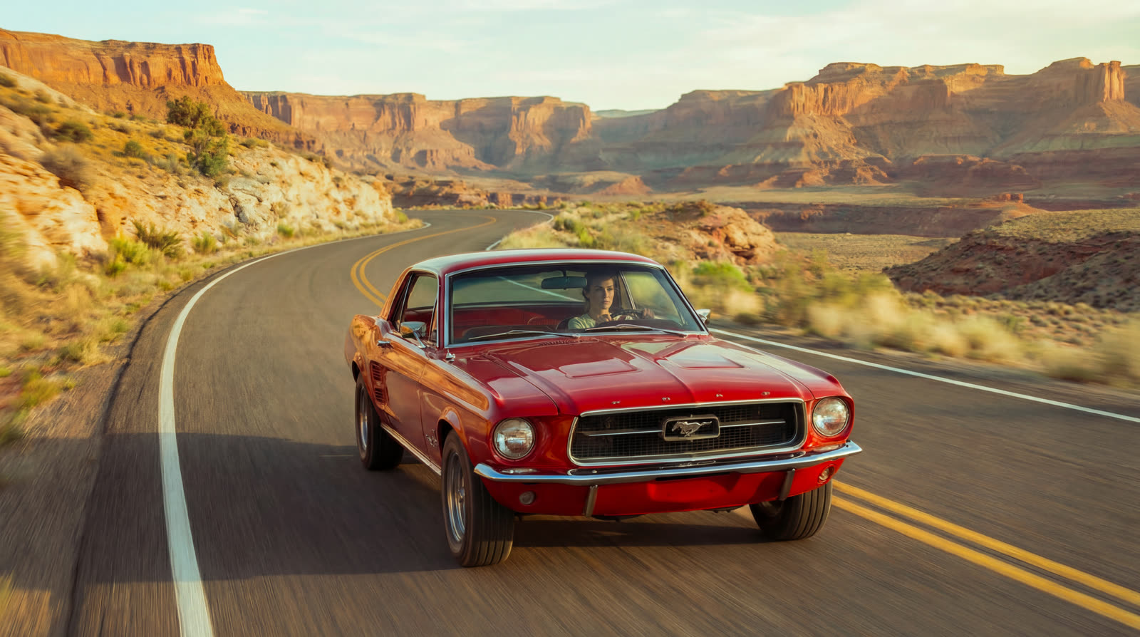 The car taking the bend inside the canyon