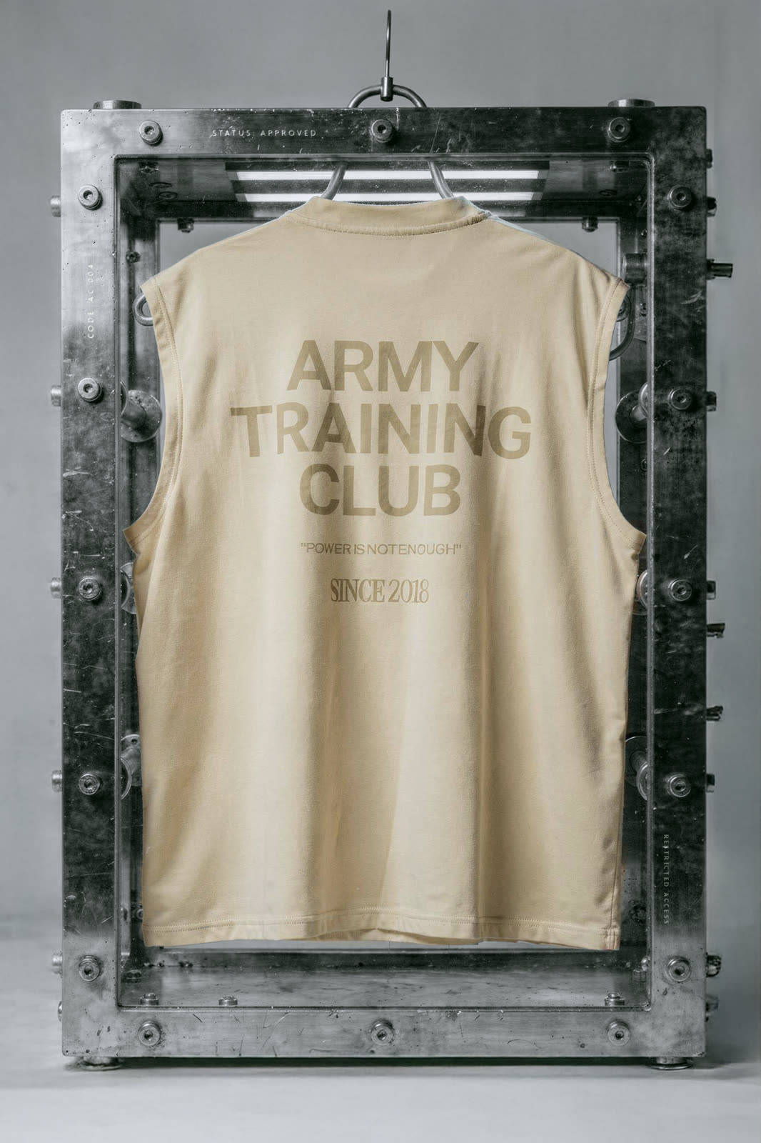 Regata bege, costas, com a estampa Army Training Club
