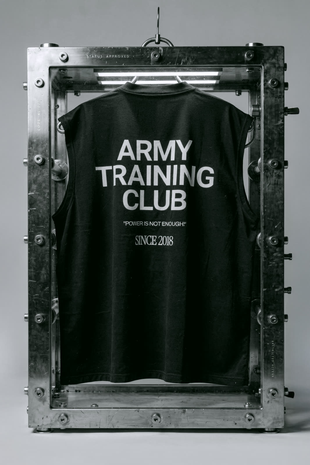 Regata preta, costas, com a estampa Army Training Club