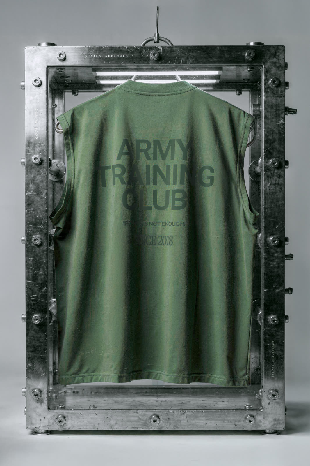 Regata verde militar, costas, com a estampa Army Training Club