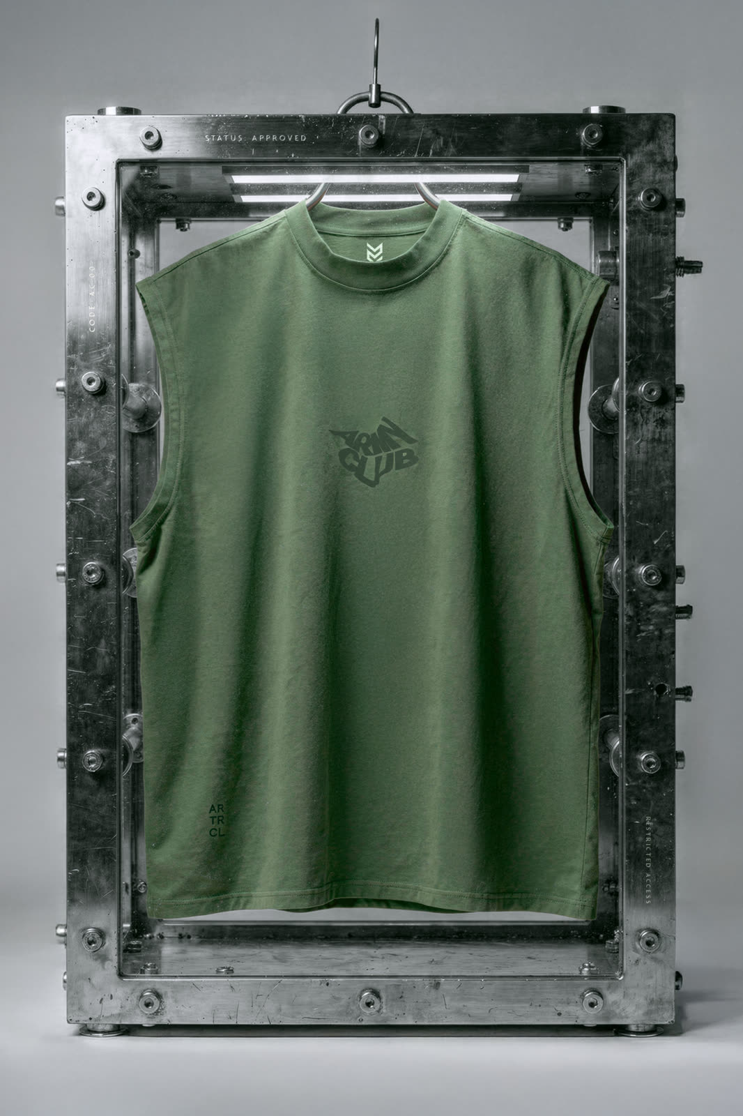 Regata verde militar, frente, com o símbolo no peito